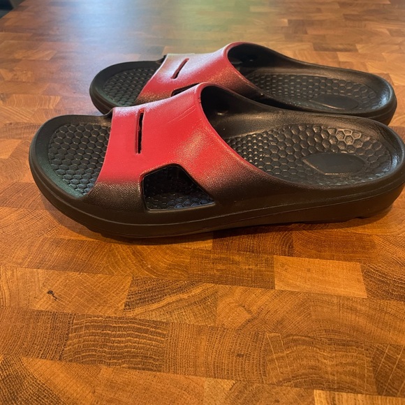 NWT Spenco Fusion Unisex recovery 2 fade red and‎ black slides- size W9 M8 - Picture 5 of 7